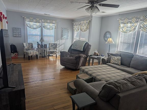 4th image of 67 Lowell St