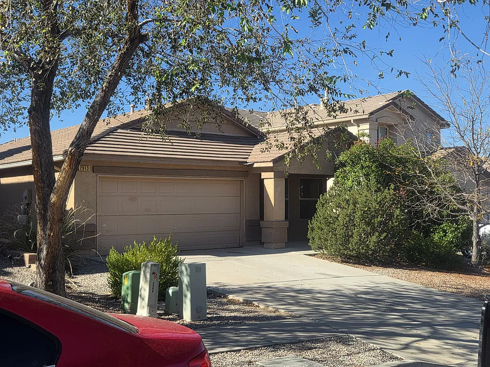 2913 Violeta Cir SE