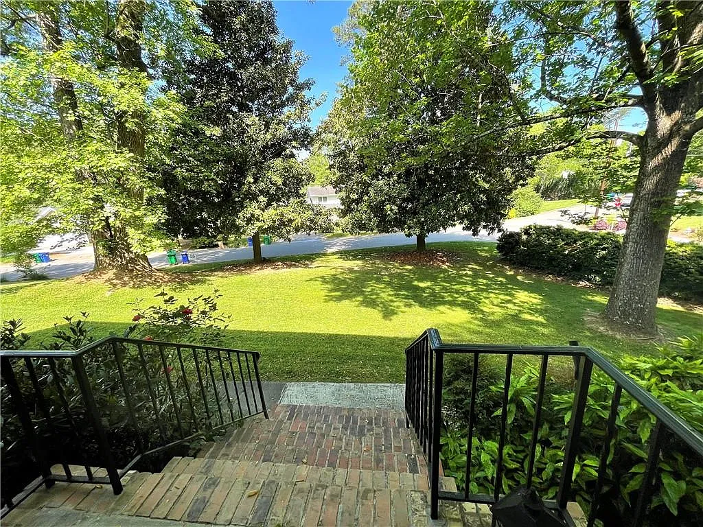 5 bed, 3.0 bath, 4435 sqft, $4,100 — Photo 2