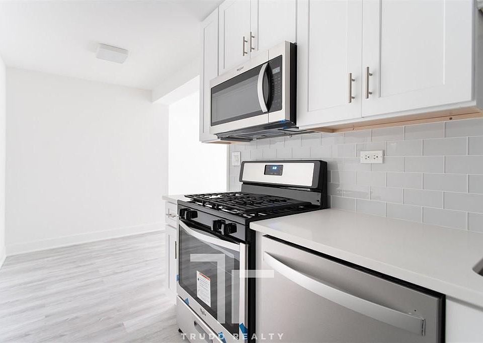 1st image of 456 W Aldine Ave