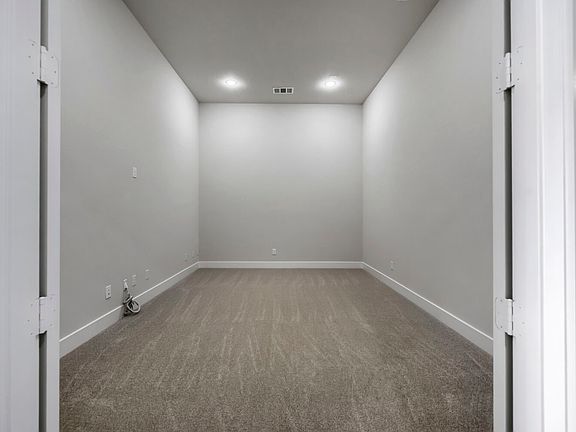 5th image of 785 Red Willow Ct