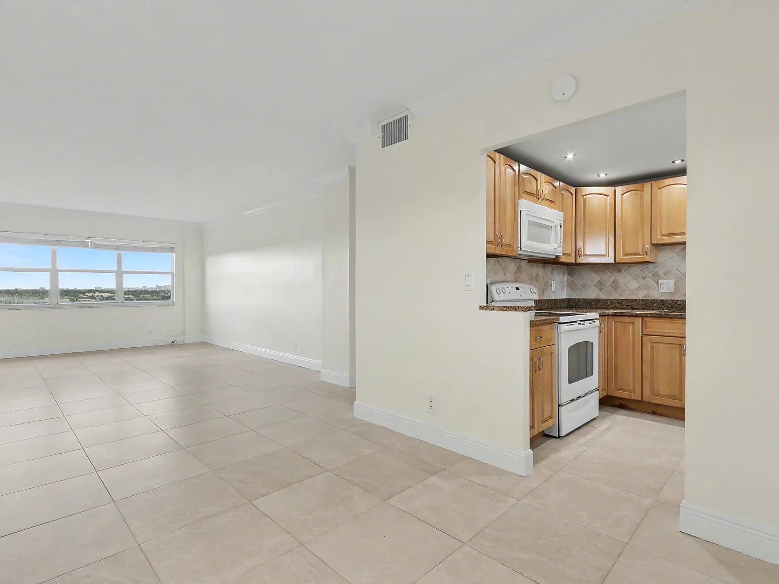 1 bed, 1.0 bath, 710 sqft, $1,900 — Photo 3