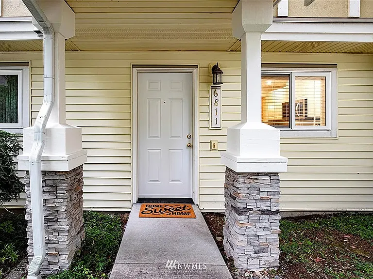 6811 SE Cougar Mountain Way — Photo 2
