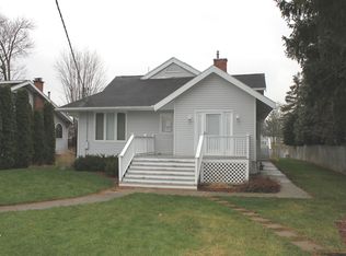 1914 Orchard Beach Rd, McHenry, IL 60050