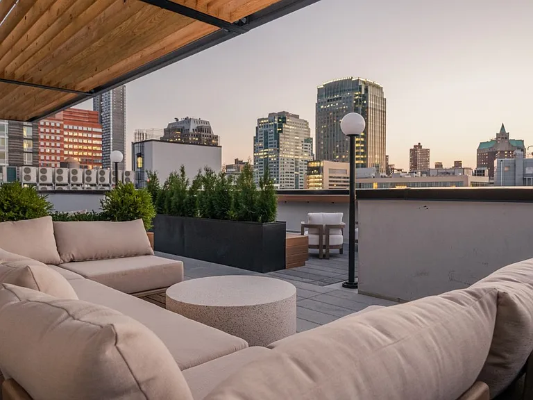 260 Gold St #411 — Photo 18