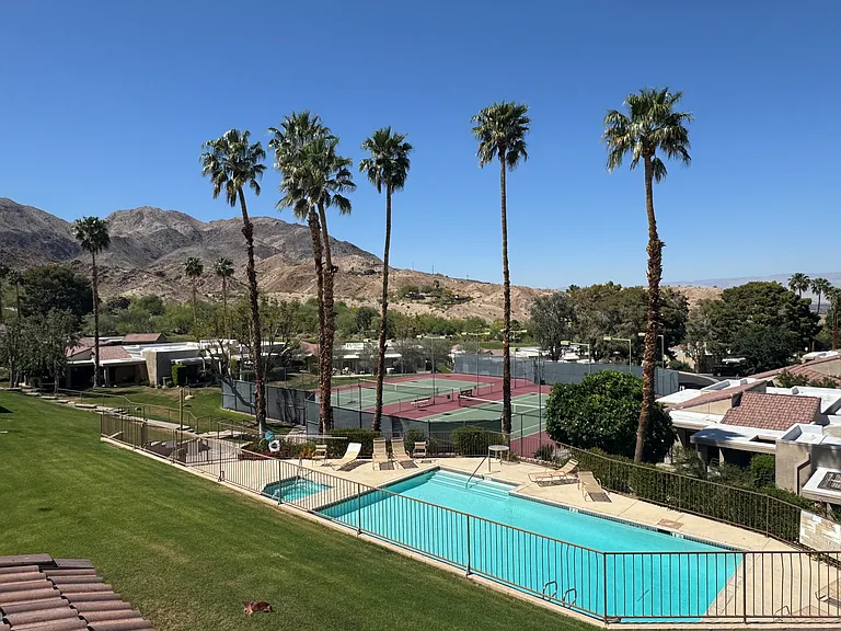 72400 Ridgecrest Ln — Photo 2