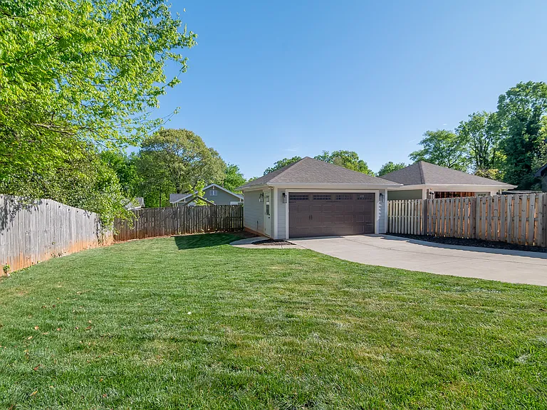 1005 State St — Photo 42