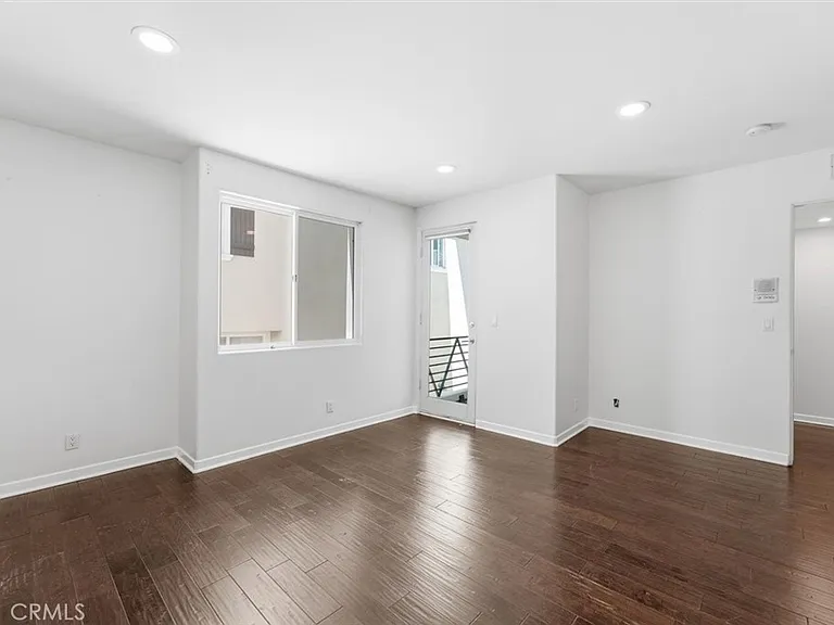 935 1st St #B — Photo 26