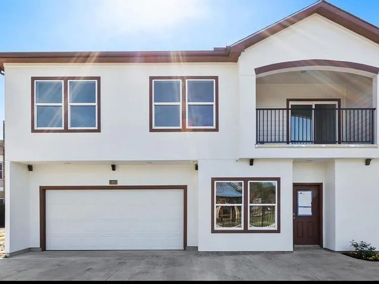 11623 Waldemar Dr — Photo 3