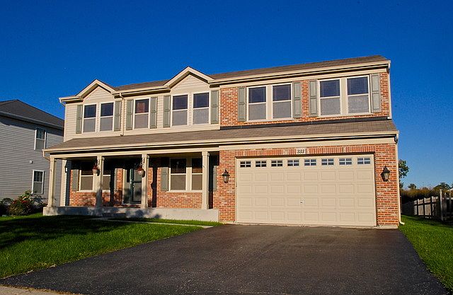 1st image of 333 Hawthorn Ln