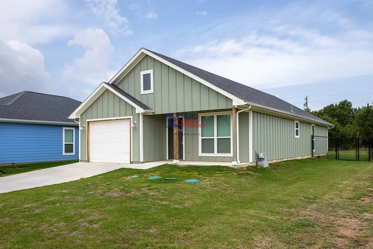 Building Photo - 2314 Creekview Dr
