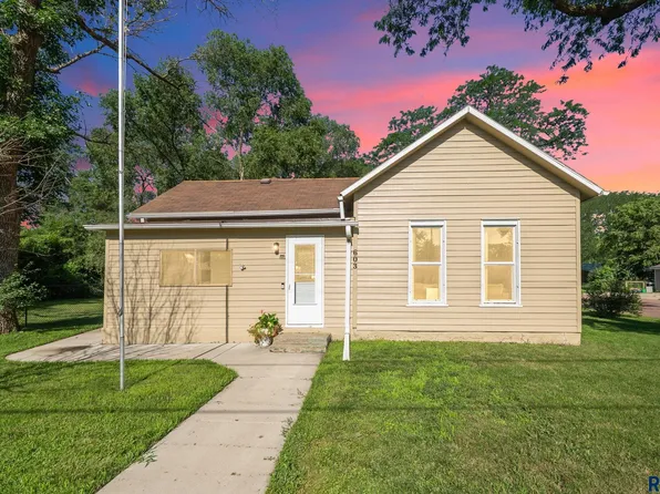 603 S Bartlett St, Canton, SD 57013
