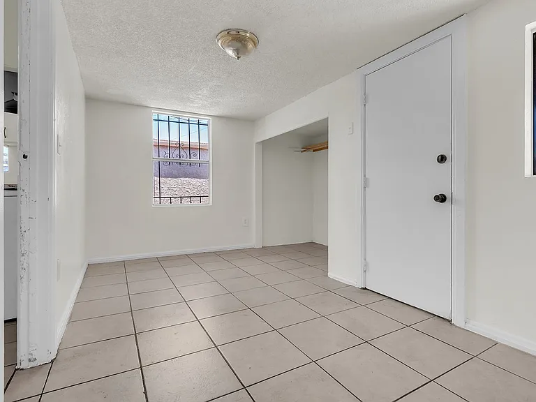 6110 Makee Ave — Photo 7