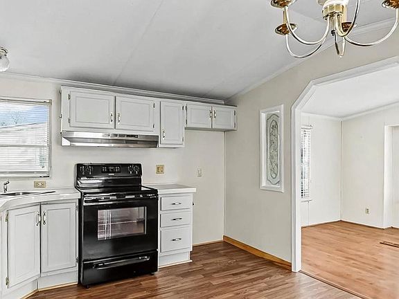 5th image of 11 Creekside Dr