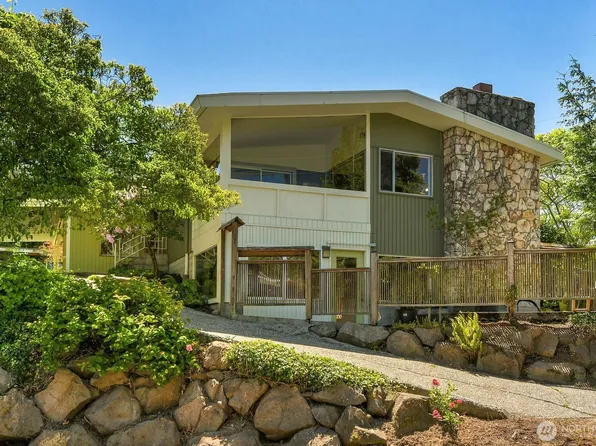 4802 24th Place S, Seattle, WA 98108