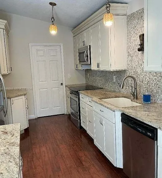 2724 Cayenne Ave — Photo 3