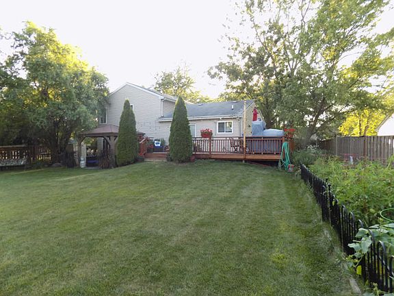 3rd image of 2071 Oriole Ln