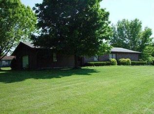 729 Kirkwood Dr, Greencastle, IN 46135