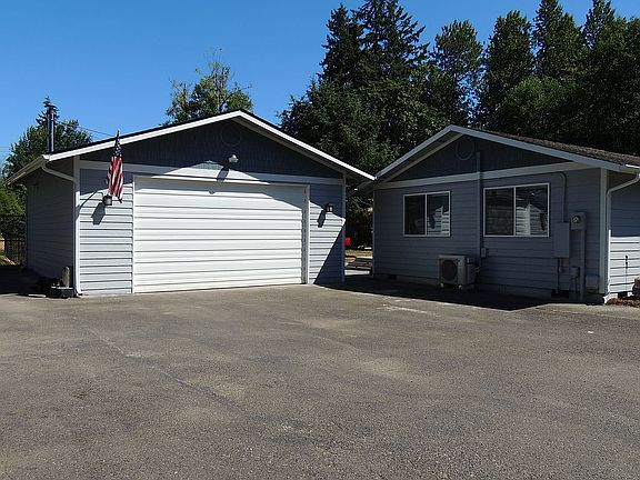 4th image of 12221 40th Ave E
