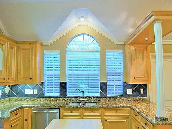 5th image of 322 Pine Creek Dr