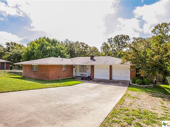 2nd image of 1305 Live Oak Dr