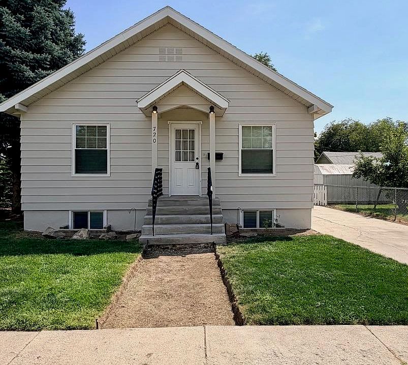 1st image of 720 18th Ave S