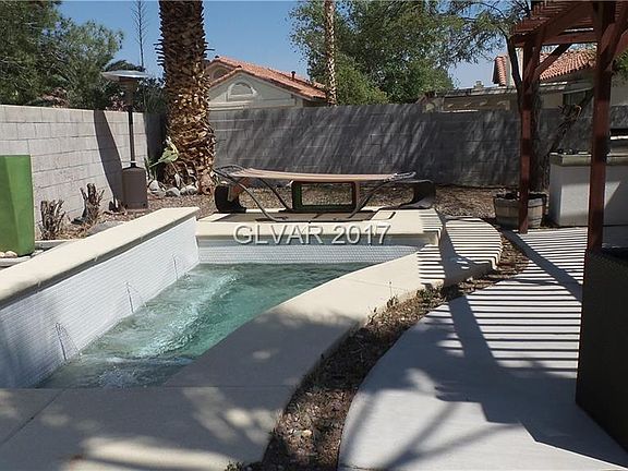 4th image of 736 Thousand Oaks Dr