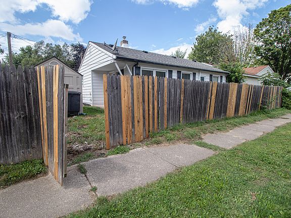 2nd image of 2507 Bannister St