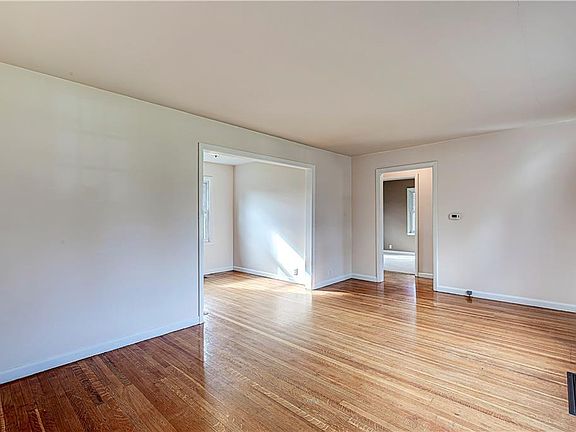 5th image of 6734 Hillside Ave