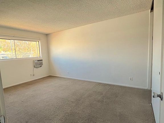 4th image of 10937 Bloomfield St APT 5