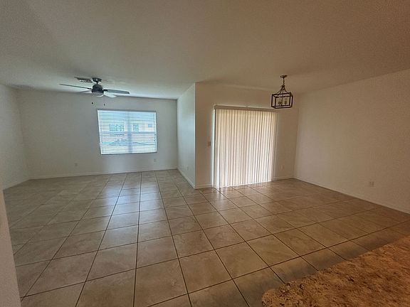 3rd image of 1123 SW 40th Ter