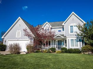 11682 Orchardview Dr, Fenton, MI 48430