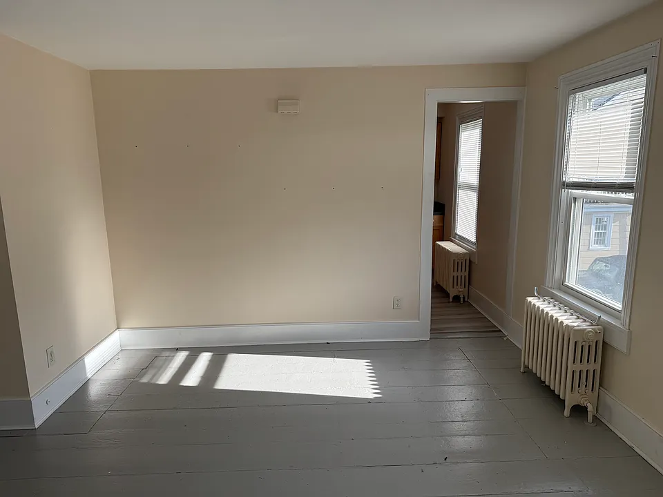 60 Main St #4