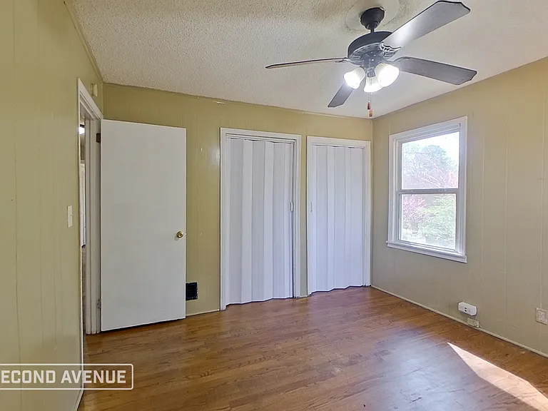 2328 3rd St NE — Photo 8