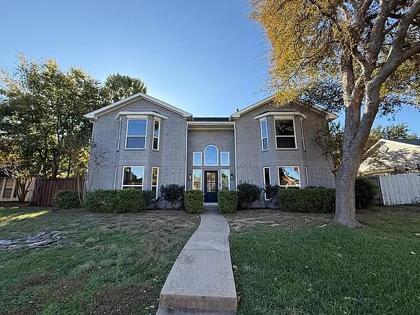 1st image of 3824 Parkmont Dr
