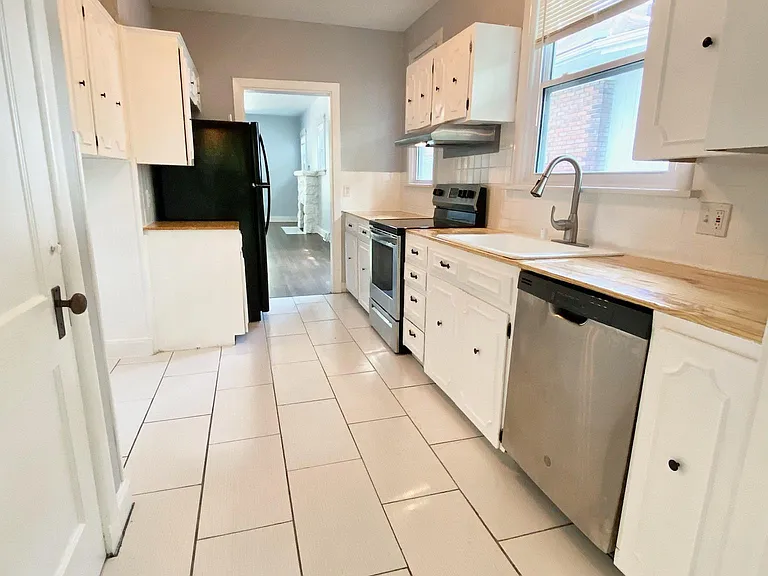 438 N Drury Ave — Photo 5