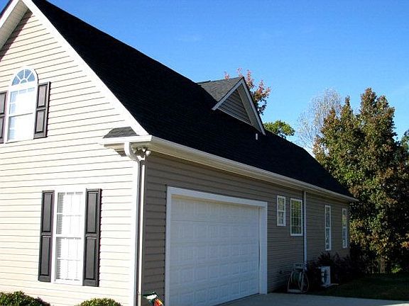 3rd image of 104 Bamboo Ct