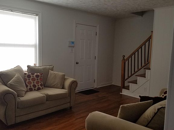 3rd image of 105 E 37th St