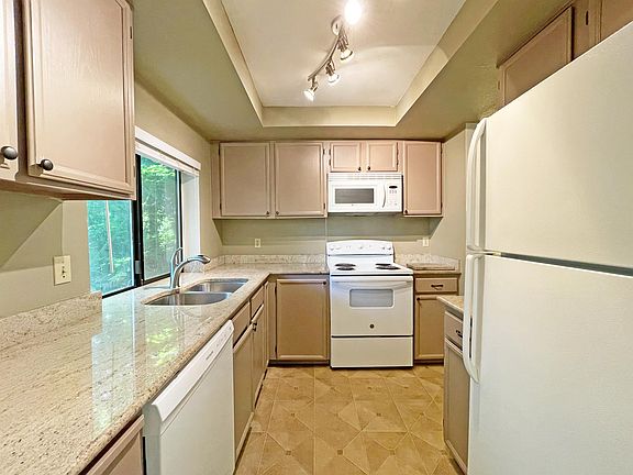 2nd image of 412 10th St S #B202