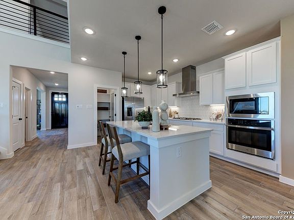 3rd image of 13534 Henri Castro Way