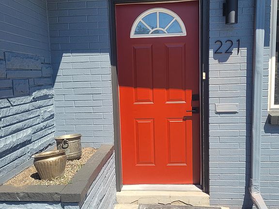 2nd image of 219-227 S Holly St #221
