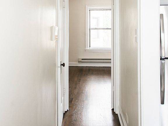 5th image of 3819 N Greenview Ave #10S
