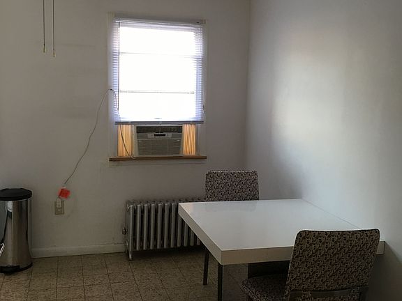 3rd image of 434 Graham Ave APT 2L