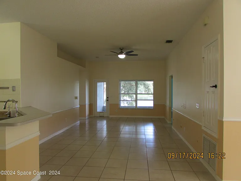 1065 Sedgewood Cir — Photo 12