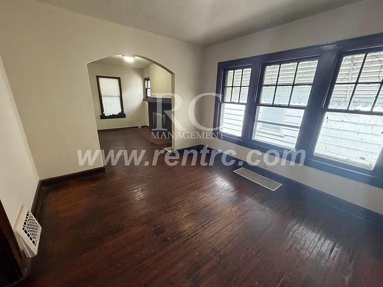 625.5 Commercial St — Photo 9