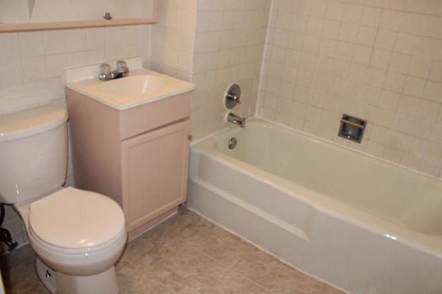 2nd image of 4527 S Richmond St