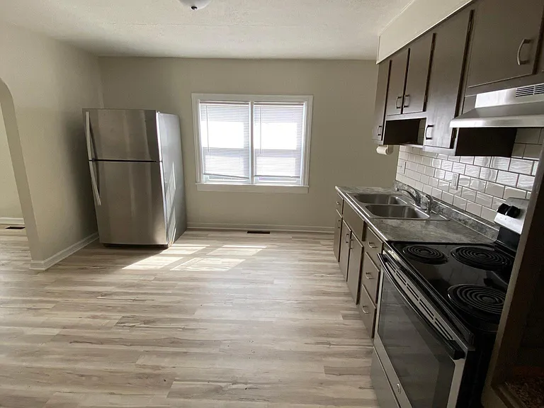 317 W Smith St — Photo 5