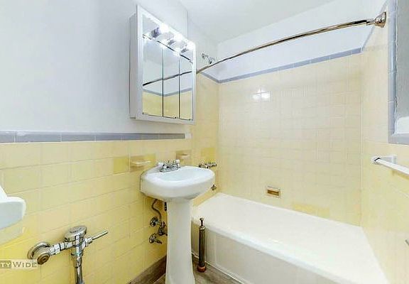 3rd image of 161 E 55th St #2E