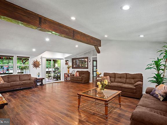 4th image of 30924 Chestnut Dr