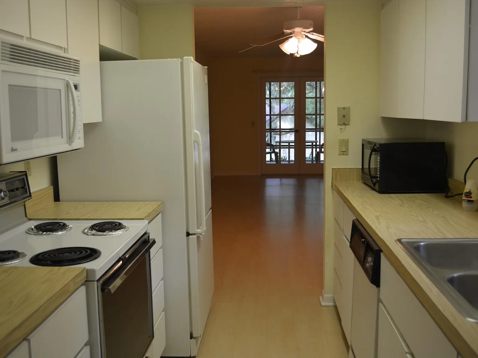 2 bed, 990 sqft, $1,500 — Photo 3